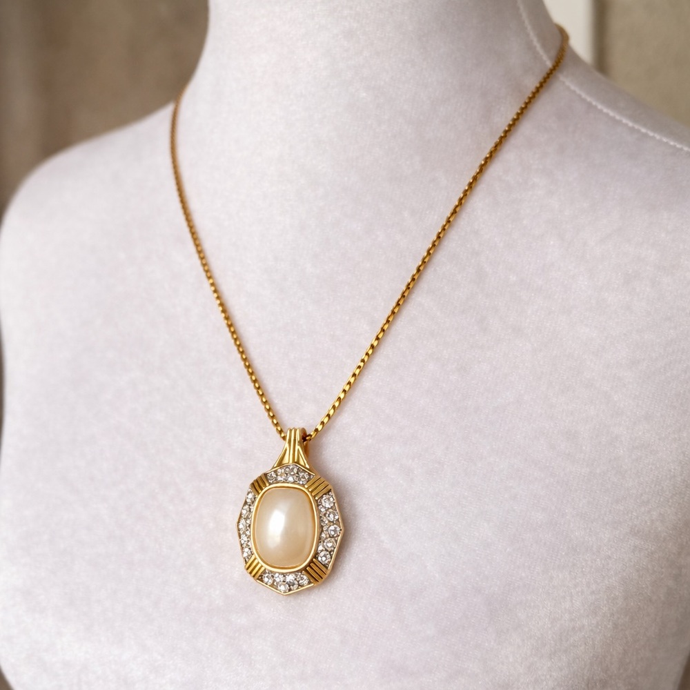 Vintage Faux Moonstone Rhinestone Halo Pendant Necklace Gold Tone Statement